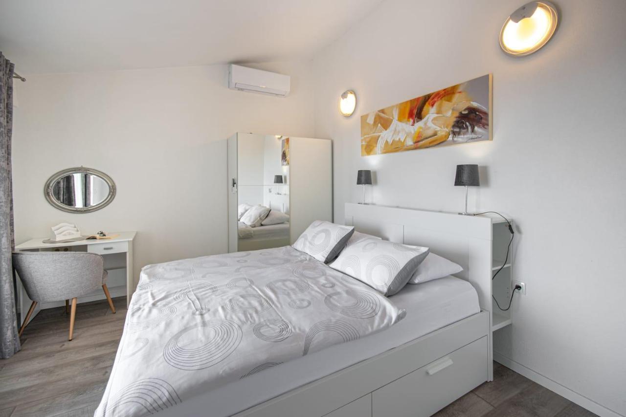 Apartments Villa Luce Makarska Buitenkant foto